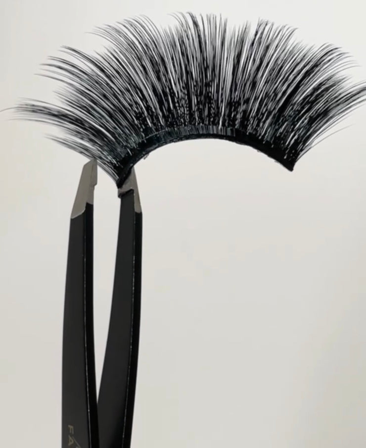 Iconic Silk Fake Long Eyelashes – Missfabulashes